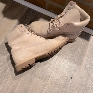 Pastel pink barely used Women's size 8 Premium Waterproof Lug Sole Combat Boots
